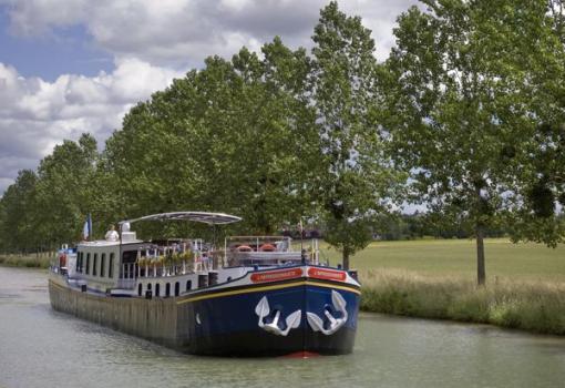 Navega por el bello Canal de Bourgogne (Francia)